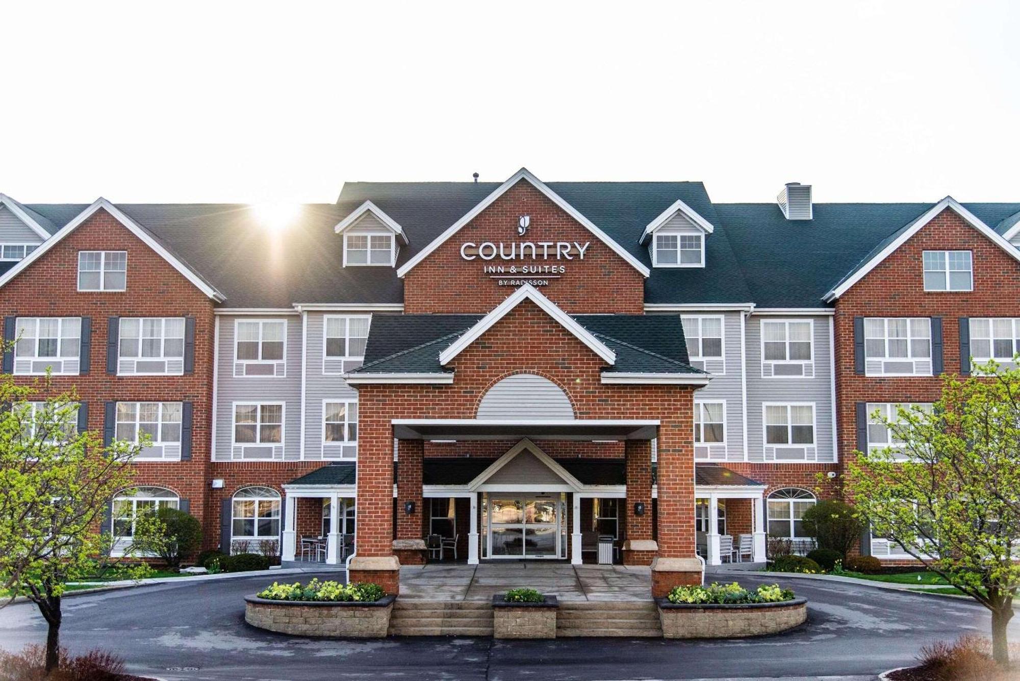Country Inn & Suites By Radisson, Milwaukee West Brookfield , Wi Exterior foto